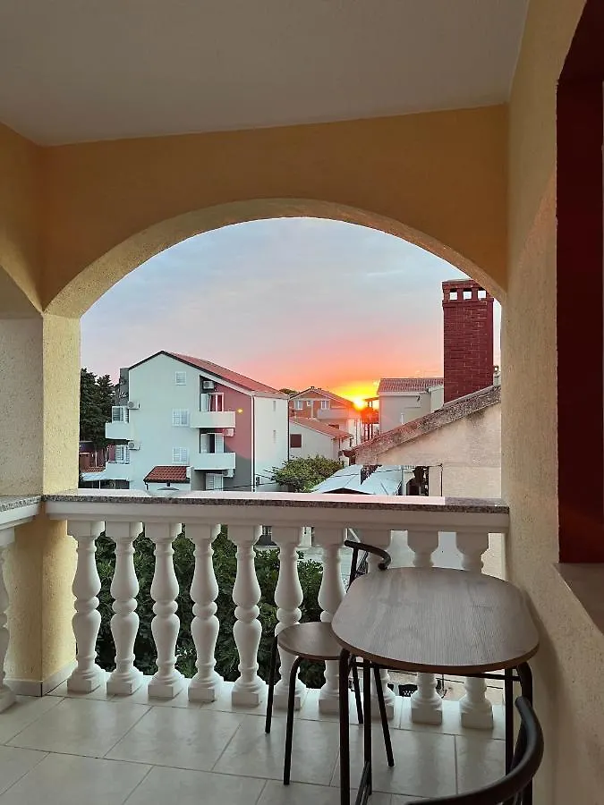 Apartmani Mila Biograd Na Moru 0*,