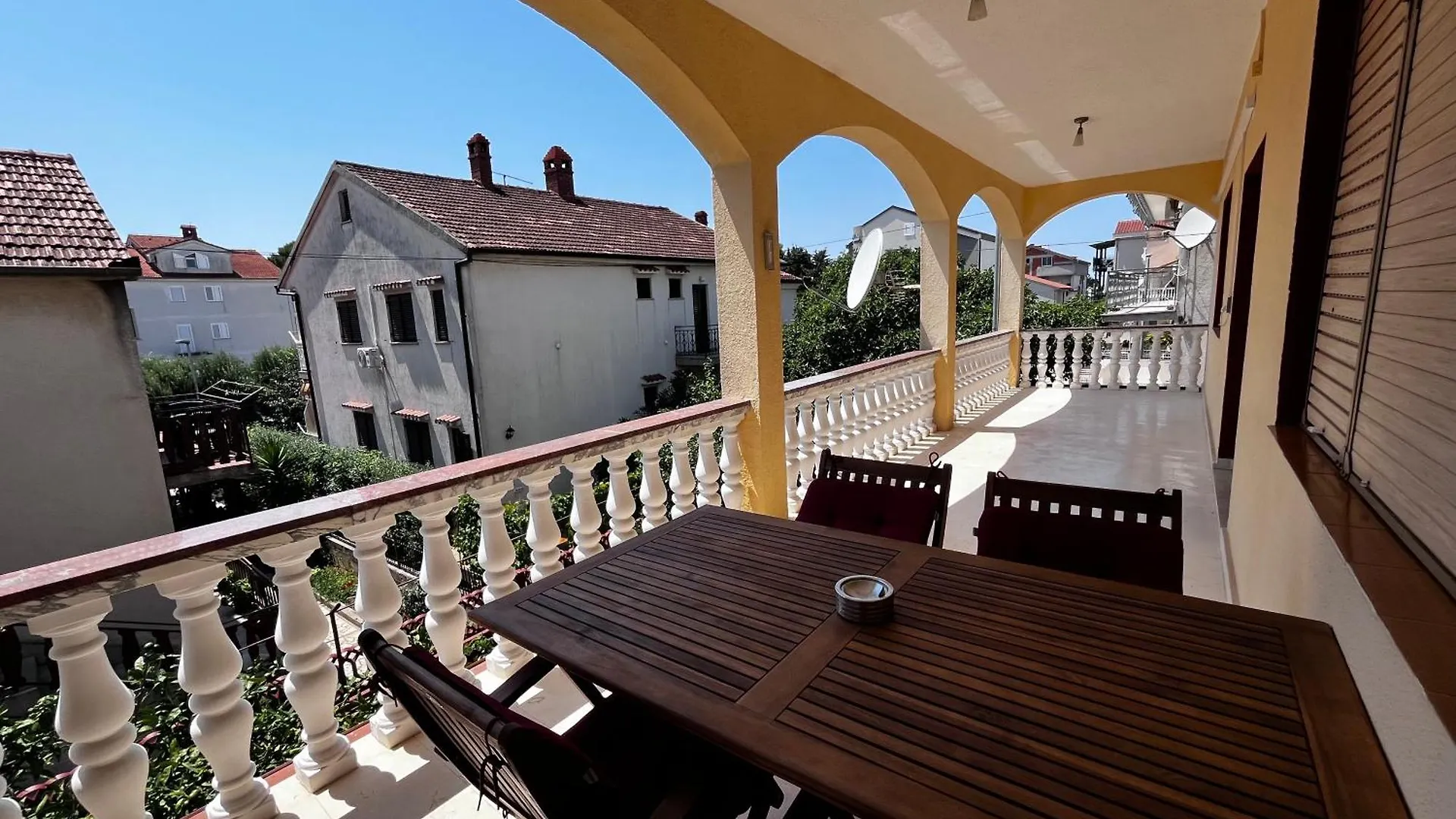 Apartmani Mila Biograd Na Moru